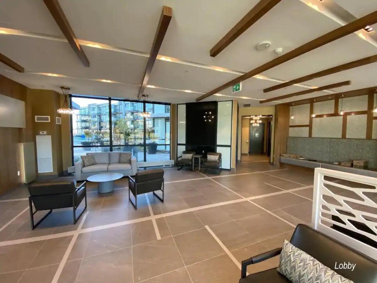 Pet Friendly Condos At Friday Harbour Innisfil Exterior foto