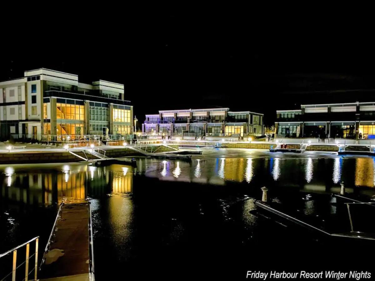 Pet Friendly Condos At Friday Harbour Innisfil Exterior foto