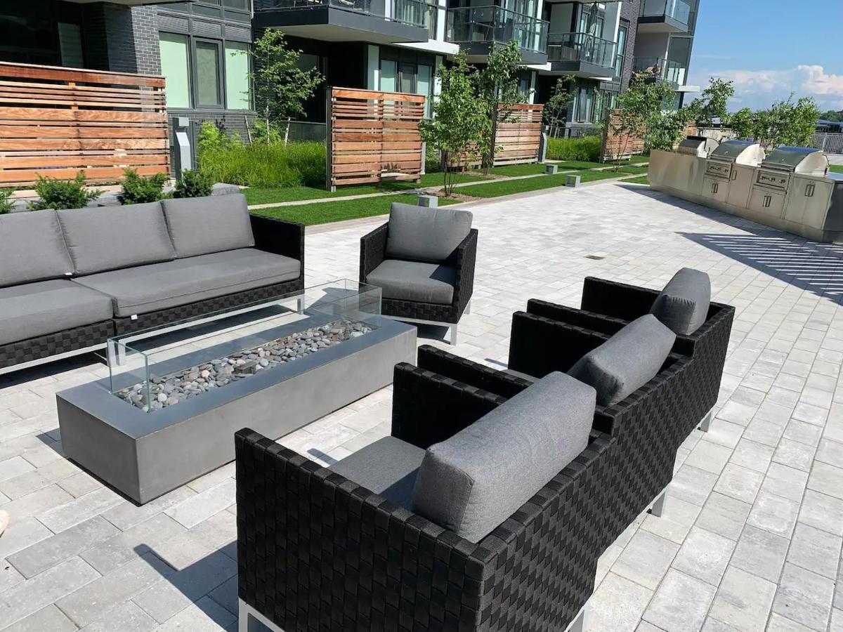 Pet Friendly Condos At Friday Harbour Innisfil Exterior foto