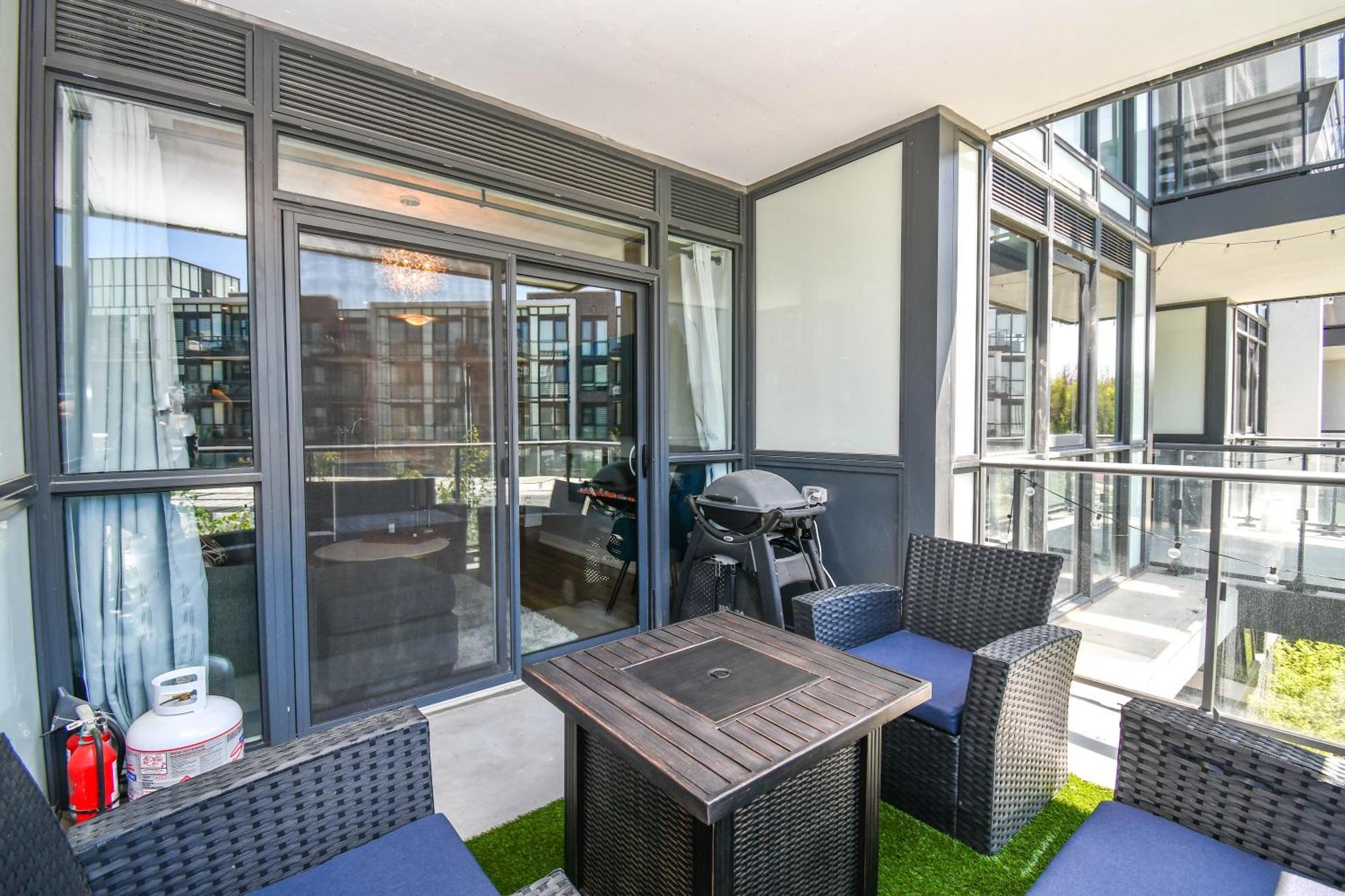 Pet Friendly Condos At Friday Harbour Innisfil Exterior foto
