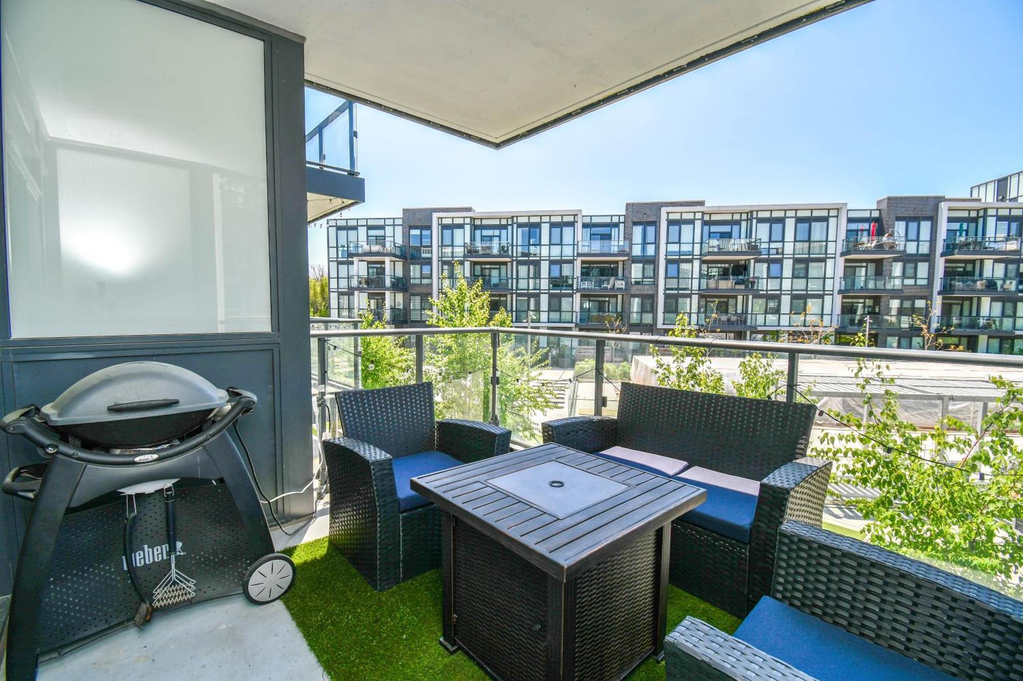 Pet Friendly Condos At Friday Harbour Innisfil Exterior foto